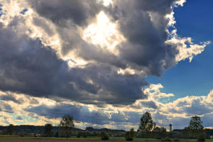 Gewitterwolken ziehen über Ursberg und das Mindeltal - am 9.9.2022